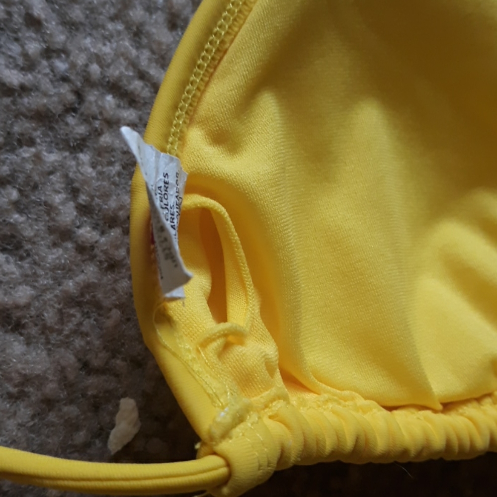 Yellow bikini - Picture 4 of 4